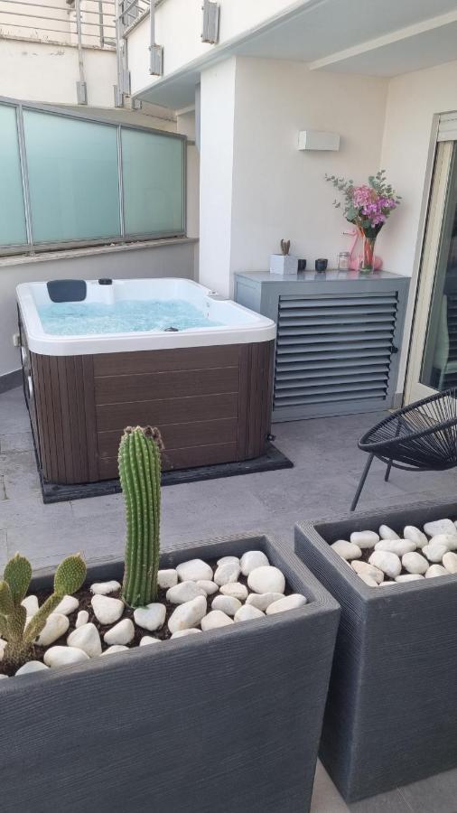Penthouse 40 In Trastevere With Seasonally Jacuzzi โรม ภายนอก รูปภาพ