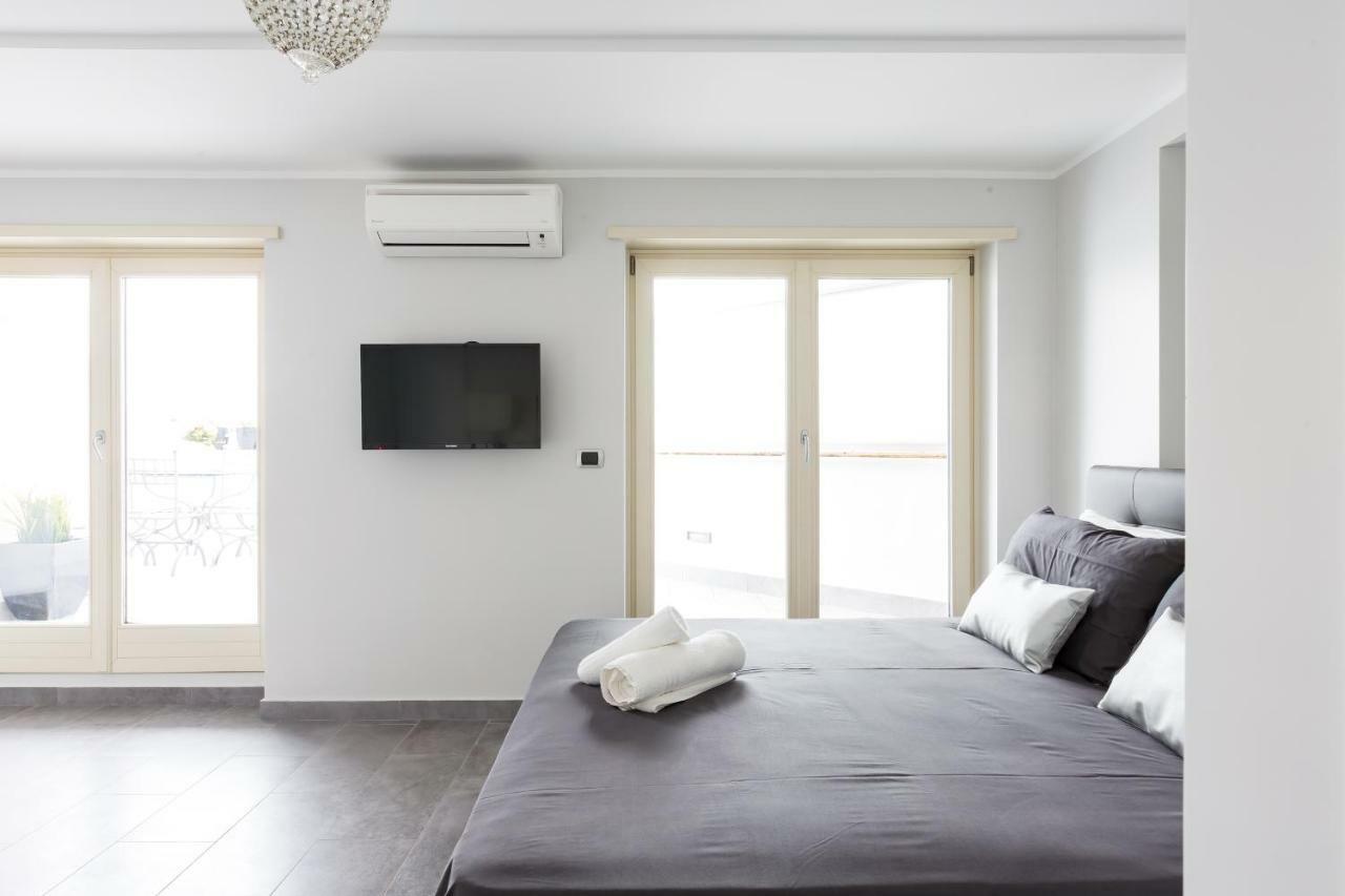 Penthouse 40 In Trastevere With Seasonally Jacuzzi โรม ภายนอก รูปภาพ