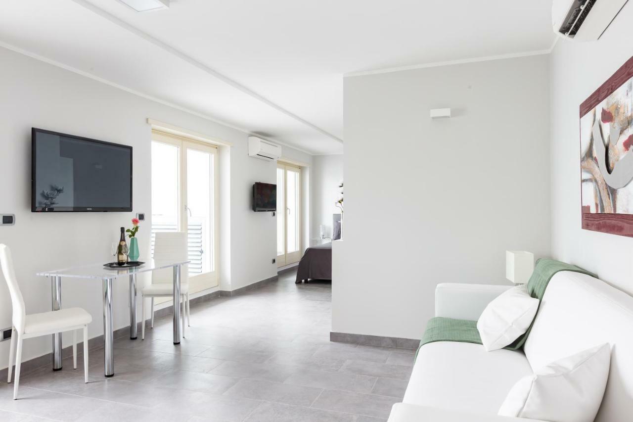 Penthouse 40 In Trastevere With Seasonally Jacuzzi โรม ภายนอก รูปภาพ